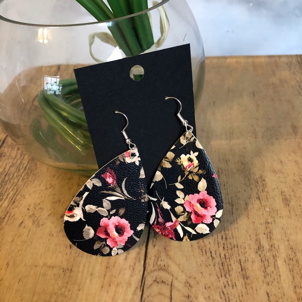 🆕 Black Floral Faux Leather Teardrop Earrings